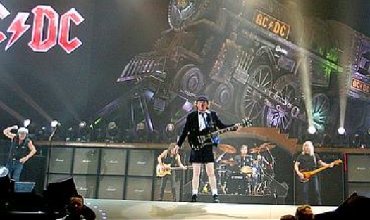 AC/DC : Culotte courte et longues années - Place des Arts